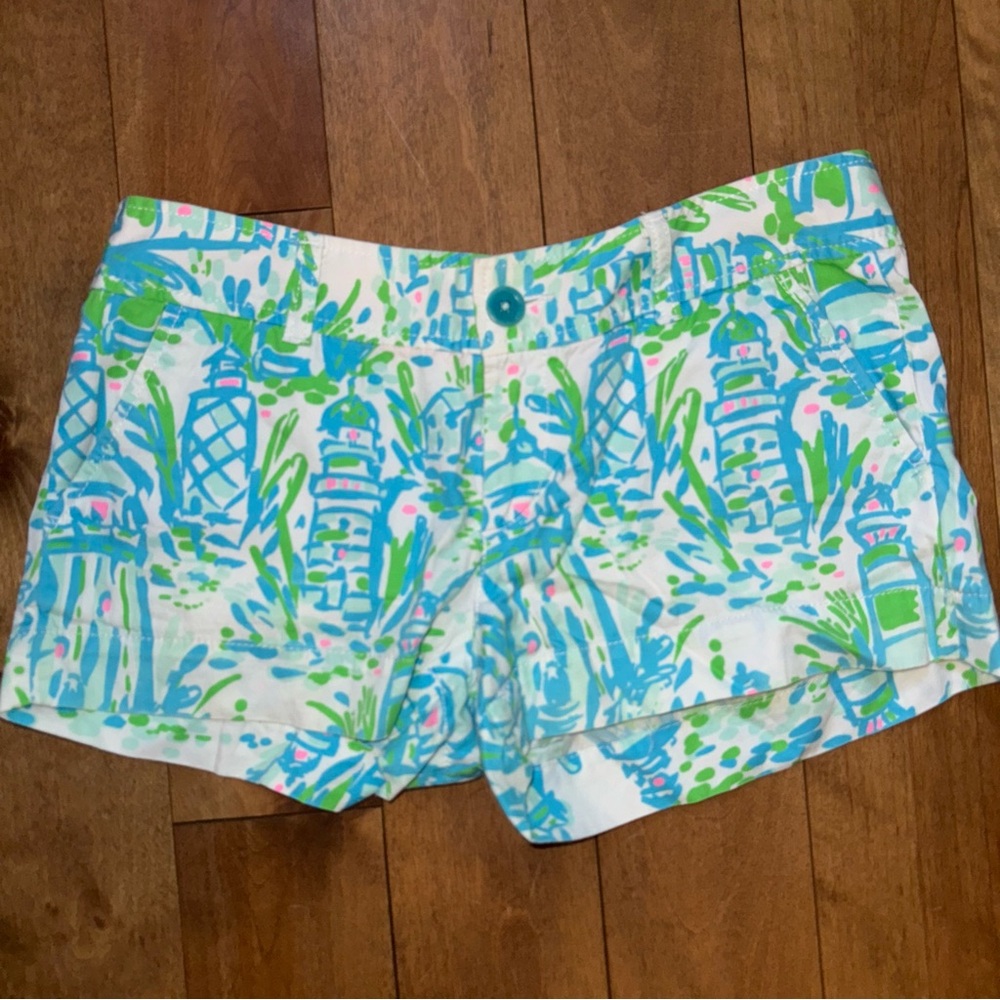 LILLY PULITZER SHORTS
barley worn 
Look brand new 
Perfect condition